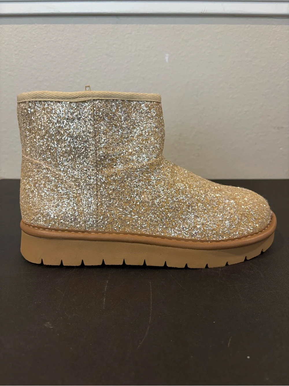 Cat & Jack Girls Honor Faux Suede Style Fur Lined Gold Glitter Boots Toddler 13